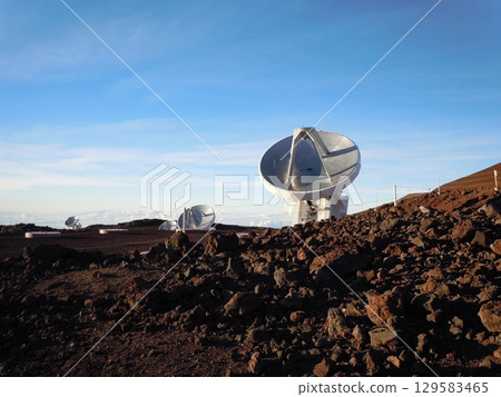 莫納克亞山（美國夏威夷島）上的拋物面天線 129583465