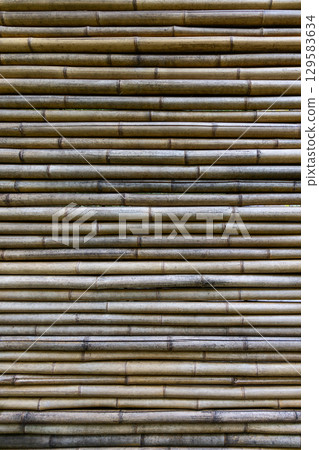 Horizontally stacked bamboo stalks with natural texture 129583634