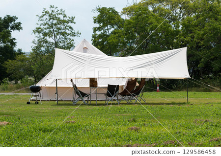 Camping tent 129586458