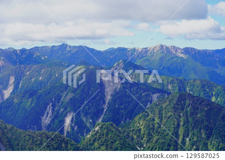 Mount Suisho, Mount Akaushi, and Mount Eboshi from the summit of Mount Renge 129587025