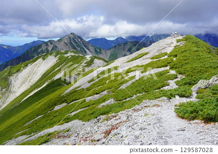 從蓮華山頂眺望針木山 129587028