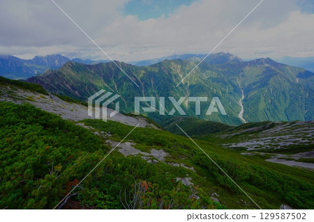 從蓮華山西麓眺望扇澤周圍的山脈 129587502