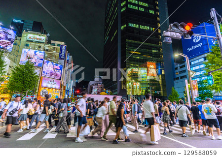 Tokyo cityscape, Japan, August 13. Akihabara is bustling with foreign tourists even at night (8:43 p.m.) Tokyo cityscape, Japan, August 13. Akihabara is bustling with foreign tourists even at night (8:43 p.m.) 129588059