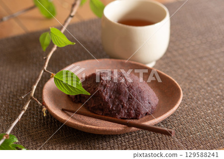 Ohagi (red bean dumplings) for the equinox (1 piece) Ohagi (red bean dumplings) for the equinox (1 piece) 129588241
