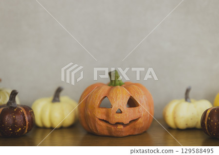 具有複製空間的萬聖節南瓜 具有複製空間的萬聖節南瓜 129588495