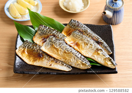 與鹽的烤鯖魚 129588582