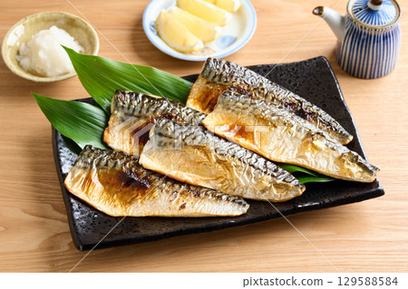 與鹽的烤鯖魚 129588584