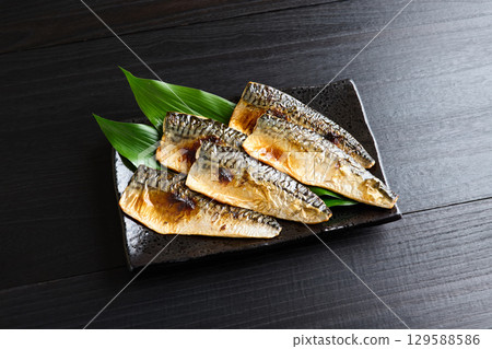 與鹽的烤鯖魚 129588586
