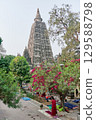 Mahabodhi Temple and Monks in Bodh Gaya 129588798
