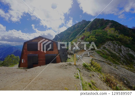 Closed Harinoki Hut and Mount Harinoki 129589507