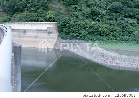 Minamikawa Dam 2025: Water level drops due to water shortage 129593095