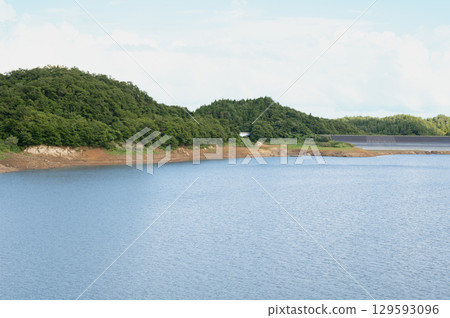 南川水壩2025年：水位因缺水而下降 129593096