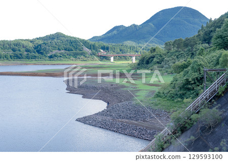 南川水壩2025年：水位因缺水而下降 129593100