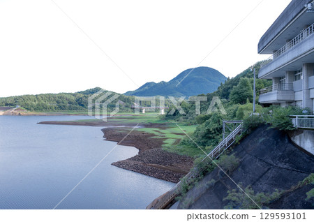 南川水壩2025年：水位因缺水而下降 129593101