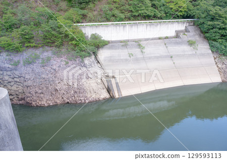 Minamikawa Dam 2025: Water level drops due to water shortage 129593113