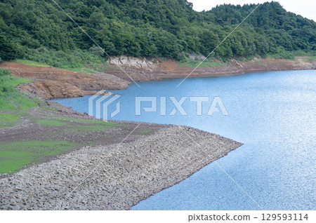 南川水壩2025年:水位因缺水而下降 南川水壩2025年:水位因缺水而下降 129593114