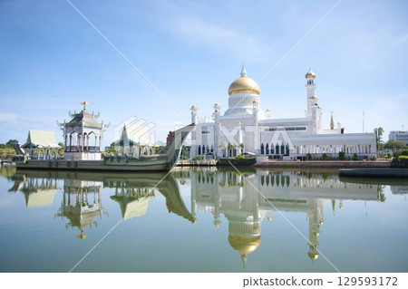 Sultan Omar Ali Saifdean Mosque Sultan Omar Ali Saifdean Mosque 129593172