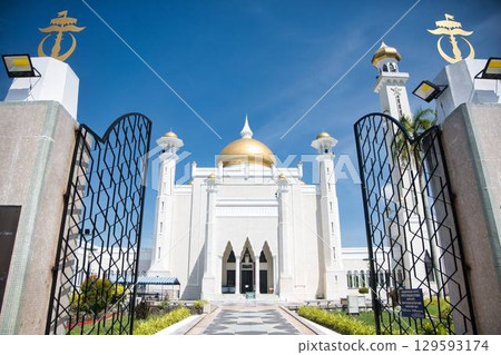 Main entrance of the Old Mosque in Brunei Main entrance of the Old Mosque in Brunei 129593174