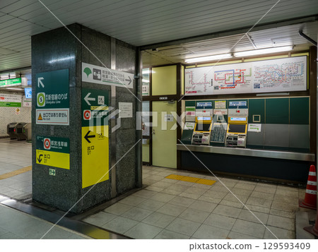 Toei Line Transfer Office located inside the ticket gates of JR Bakurocho Station (ticket gates exclusively for transfers to the Toei Shinjuku Line) Toei Line Transfer Office located inside the ticket gates of JR Bakurocho Station (ticket gates exclusively for transfers to the Toei Shinjuku Line) 129593409