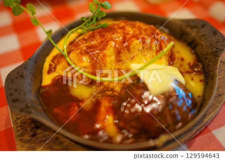 Omelette rice and hamburger steak teppanyaki Omelette rice and hamburger steak teppanyaki 129594643