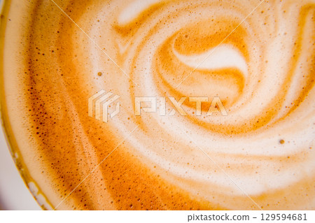 Latte art swirl 129594681