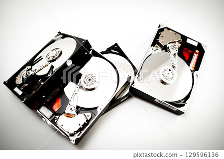 Image of disassembled hard disk drive 129596136