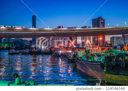 Ship and Tokyo cityscape (evening view) Ship and Tokyo cityscape (evening view) 129596166
