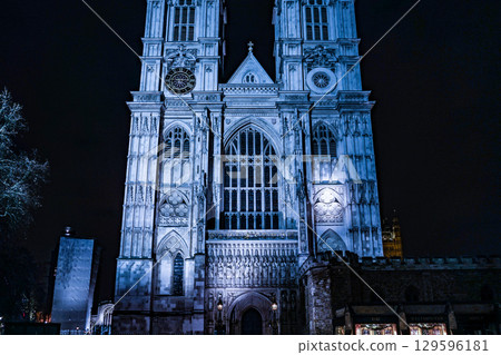 Night view of Westminster Abbey (London, England) 129596181