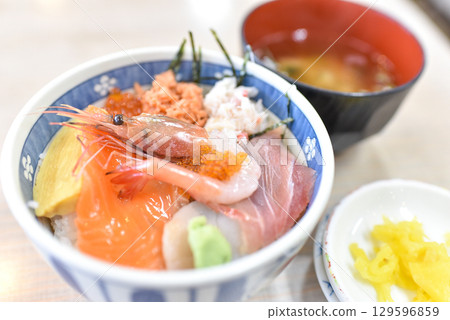 Seafood rice set meal 129596859