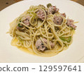 Salsiccia 和韭菜 peperoncino 義大利麵 129597641