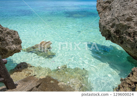 Crystal clear sea of Miyakojima Crystal clear sea of Miyakojima 129600024