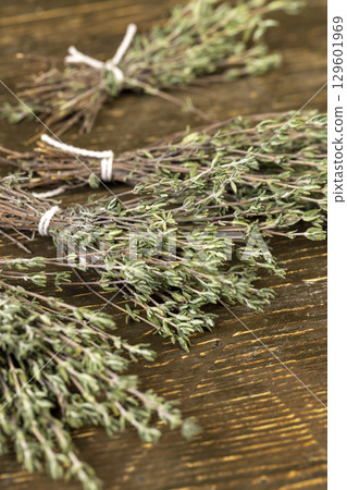 dry thyme tied together in bundles, aromatic spices of dried thyme for use in cooking and folk medicine dry thyme tied together in bundles, aromatic spices of dried thyme for use in cooking and folk medicine 129601969