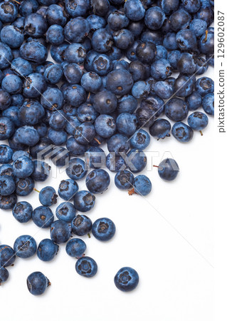 Heap of ripe blueberries on white background. Top view 129602087