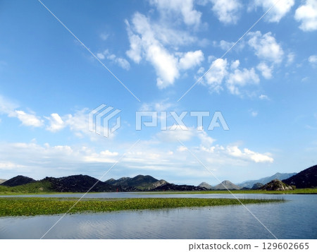 Exploring the Natural Beauty of Skadar Lake in Montenegro Under a Clear Blue Sky 129602665