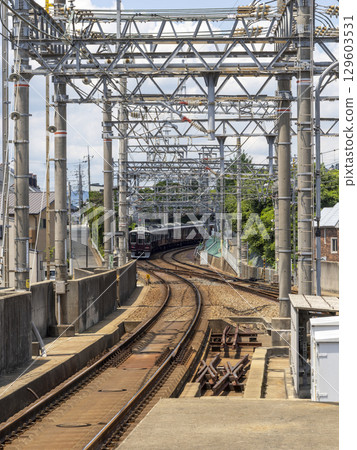 從川西能勢口站出發，開往雲雀之丘花屋敷的普通列車 129603531