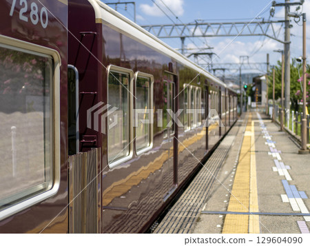 從能勢電鐵鬼野橋站出發的普通列車 從能勢電鐵鬼野橋站出發的普通列車 129604090