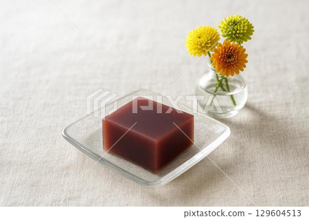 菊花與日式點心的絕妙搭配：當季日式點心大全 129604513