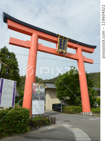 京都市西京區松尾大社嵐山參道入口處的大鳥居 129604822