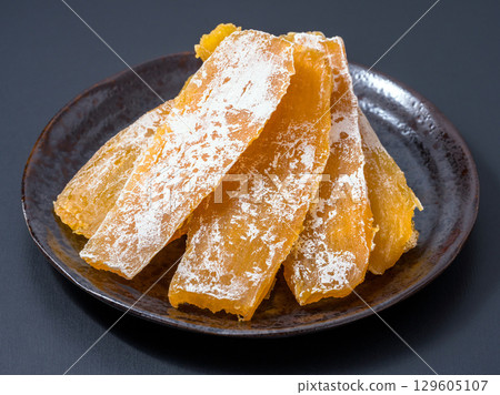 Sweet dried sweet potato Sweet dried sweet potato 129605107
