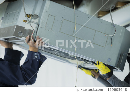 Commercial air conditioner replacement work 129605648