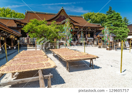 Kitano Tenmangu Shrine surrounded by fresh greenery Kitano Tenmangu Shrine surrounded by fresh greenery 129605757