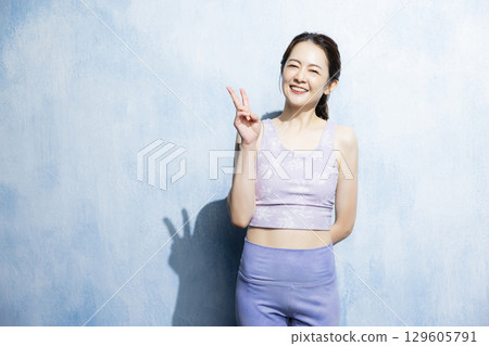 做瑜伽的女人 129605791