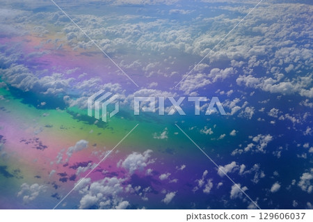 石垣島海岸的彩虹色大海 129606037