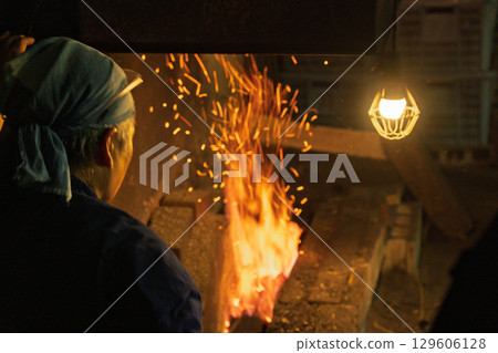 Filming a blacksmith forging a Japanese sword using a unique Japanese forging method 129606128