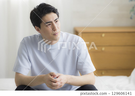young man waking up 129606141