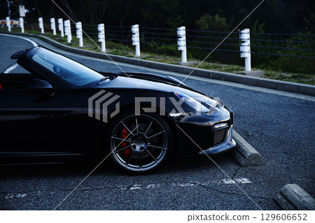 有光澤的黑色敞篷車 有光澤的黑色敞篷車 129606652