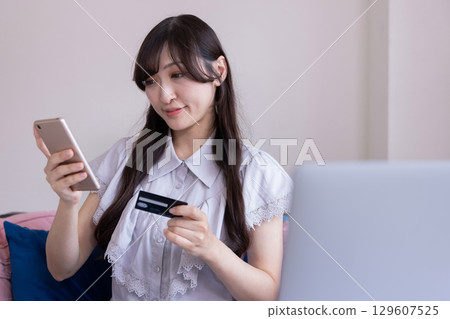 日本女性用智慧型手機線上購物 日本女性用智慧型手機線上購物 129607525