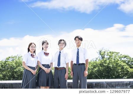 高中男女生合影 129607977