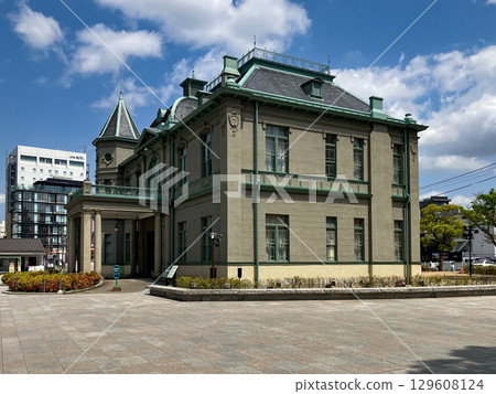 Former Fukuoka Prefectural Public Hall VIP Building, oblique side view, Fukuoka City, Fukuoka Prefecture, clear weather. Former Fukuoka Prefectural Public Hall VIP Building, oblique side view, Fukuoka City, Fukuoka Prefecture, clear weather. 129608124