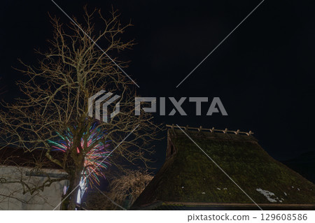京都府南丹市深山町茅葺村的冬季煙火大會 京都府南丹市深山町茅葺村的冬季煙火大會 129608586